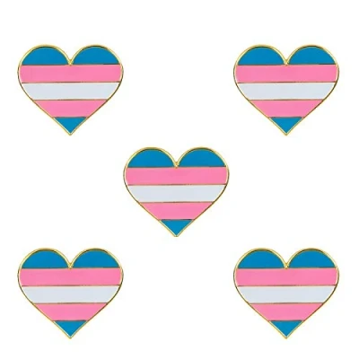 Imagen de Sinwinkori Paquete de 5 broches solapa con forma corazón orgullo transgénero