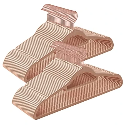 Imagen de SONGMICS Percha de Terciopelo, Juego 50, Antideslizantes, con Barra Corbata y Gancho Oro Rosa, 0,6 cm Espesor, Ahorra Espacio, 43,5 Largo, Abrigo Pantalón, Marrón Caramelo CRF021LB50