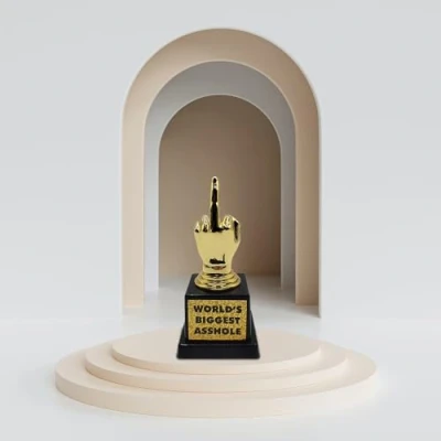 Imagen de Mad Monkey Divertido trofeo „World&#039;s Biggest Asshole“ dedo corazón como de broma