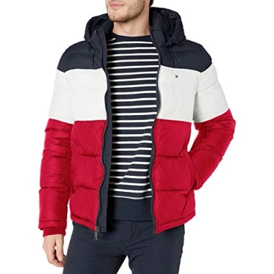 Imagen de Tommy Hilfiger Chaqueta Acolchada clásica con Capucha (Tallas Regulares, Grandes y Altas) Abrigo Alternativo de plumón, Medianoche/Blanco/Rojo, XX Large Alto para Hombre