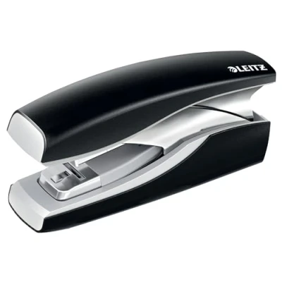 Imagen de Leitz Softpress NeXXt Serie 56030095 Grapadora de metal (para 30 hojas, forma ergonómica, incluye grapas), color negro