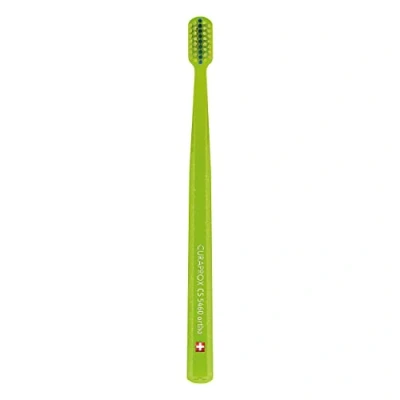 Imagen de Curaprox Zahnbürste CS 5460 Ortho Handzahnbürste mit Spezialschnitt für Zahnspangen Ultra Soft CUREN Borsten Grün