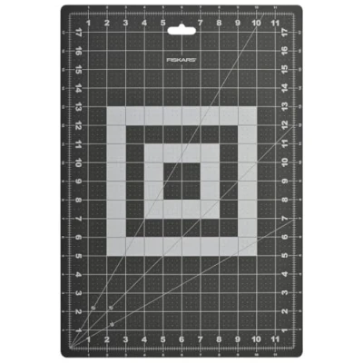Imagen de Fiskars Alfombrilla de corte A3, 30 cm x 45 cm, Resistente a cortes, 1003894