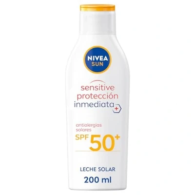 Imagen de NIVEA SUN Sensitive Protección Inmediata Antialergias Solares Leche solar FP 50+ (1 x 200 ml), protector no graso para piel sensible, crema resistente al agua