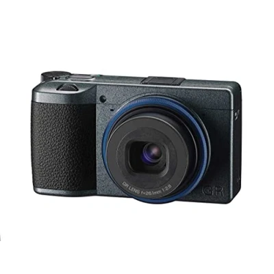 Imagen de Ricoh GR IIIx Urban Edition, Cuerpo Gris metálico con Anillo Azul Marino, cámara compacta Digital Sensor CMOS de tamaño APS C 24 MP, Lente 40 mmF2.8 (en Formato 35 mm)
