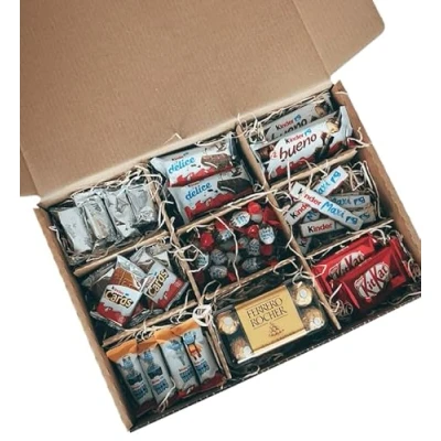 Imagen de Cestas de chocolate Kinder. Regalo original para amantes del Kinder Bueno, Cards, Ferrero Rocher y las barritas (Gigante)