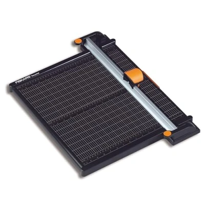 Imagen de Fiskars Cizalla reciclada para papel, A3, Cuchilla con titanio, Ecológica, 1004635
