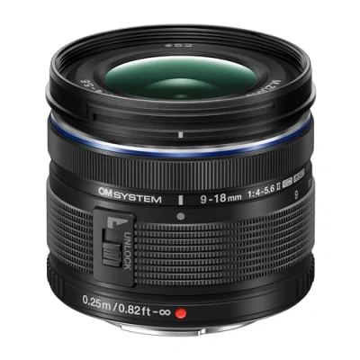 Imagen de OM SYSTEM M.Zuiko Digital ED 9 18 mm F4.0 5.6 II, Lente Gran Angular, Apto para Todas Las cámaras MFT (Modelos Olympus D y Pen, Panasonic G Series), Color Negro