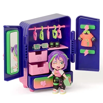 Imagen de KOOKYLOOS Robin’s Wardrobe Armario con más de 18 accesorios moda y muñeca exclusiva 3 expresiones divertidas, Incluye 2 outfits, zapatos, perchas, cajones stickers