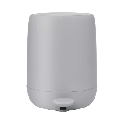 Imagen de blomus Papelera Sono con pedal de plástico/silicona, microchip, capacidad 5 litros, tapa cierre suave, cubo extraíble, tacto accesorio baño (alto x ancho profundidad): 30,5 28