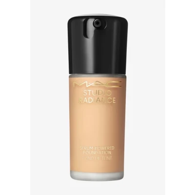 Imagen de MAC Studio Radiance Serum Powered Base de maquillaje NC35 30 ml