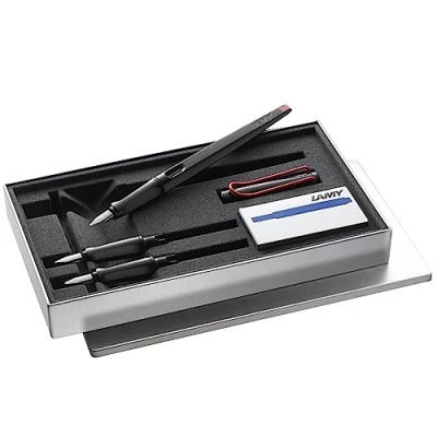 Imagen de Lamy joy black pluma caligráfica set con 3 plumines diferentes (1,1/1,5/1,9 mm) plumín empuñadura ergonómica 5 cartuchos de tinta T 10 blue incl.