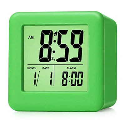 Imagen de Plumeet Reloj Despertador Digital con Snooze, luz de Noche Suave, Pantalla Grande Hora, Fecha y Alarma, Alarma Sonido Ascendente tamaño portátil, niños (Verde)