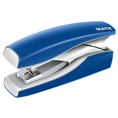 Imagen de Leitz Softpress NeXXt Serie 56030035 Grapadora de metal (para 30 hojas, forma ergonómica, incluye grapas), color azul