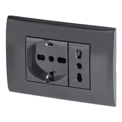 Imagen de POLY POOL PP6094.1X Kit para empotrar con enchufe Schuko Multiestándar 10A/16A italiano/alemán y Toma USB 2.1A de pared negra caja rectangular fijación
