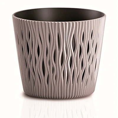 Imagen de Maceta redonda de plastico Sandy Round en color mocca 18,9 (largo) x (ancho) 16,5 (alto) cm