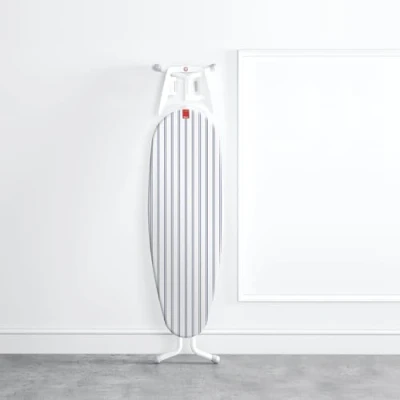 Imagen de Rayen Funda Tabla de Planchar Universal Ajuste EasyClip 3 Capas: Espuma y Tejido 100% Algodón Muletón Medida: 130 x 47 cm Estampado Azul Blanco