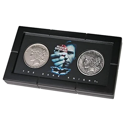 Imagen de The Noble Collection Batman Harvey Dent Juego de Monedas Dos Caras