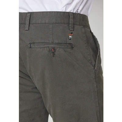 Imagen de Bermuda Estilo Chino Estampada en Algodón Elástico. Color Verde para Hombre