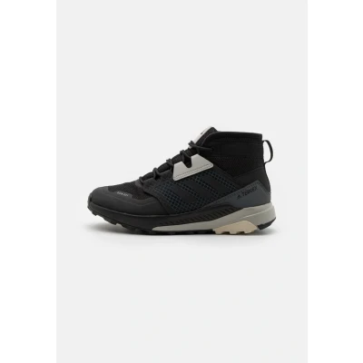 Imagen de adidas Performance Terrex Trailmaker MID R RDY Unisex Zapatillas de senderismo para niños, Talla: 38, Core black/alumina Fibra sintética/tela