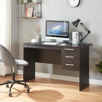 Imagen de [en.casa] Decorativa Mesa Oficina Escritorio Rectangular con 3 Cajones y 2 Llaves de Ordenador para Hogar Estable Aglomerado 120 x 59 75 cm Efecto Madera Oscura