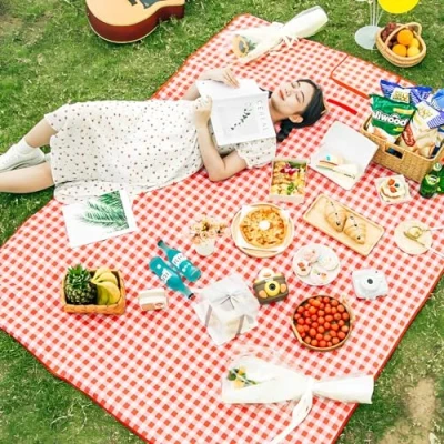 Imagen de TFSZE 300x200cm Manta de Picnic, Grande para Pícnic con Base Impermeable,Cheque Rojo Tapete Picnic Plegable Asa, Camping Playa Barbacoa al Aire Senderismo Parque Jardín