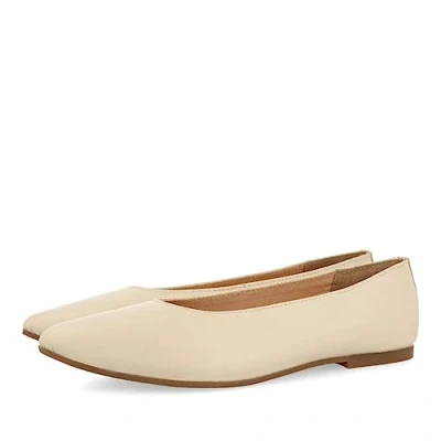 Imagen de GIOSEPPO Bailarinas Off White de Piel con Punta Fina para Mujer slagelse
