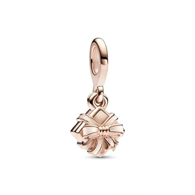 Imagen de Pandora Moments Colgante con diseño de regalo chapado en oro rosa 14 quilates esmalte
