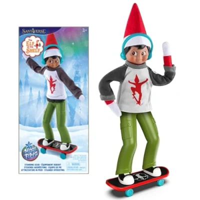 Imagen de Cefa Toys The Elf On Shelf Vestuario Magig Patinete, monopatín,Sudadera,Cascos. Apto para niños a Partir de 3 años.