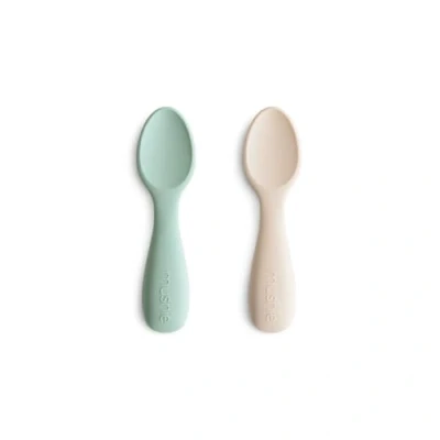 Imagen de Mushie Cucharas Para Principiantes de Silicona Paquete 2 Niños Pequeños Bebés que Aprenden a Comer Solos Aptas el Lavavajillas Cambridge/Shifting Sand