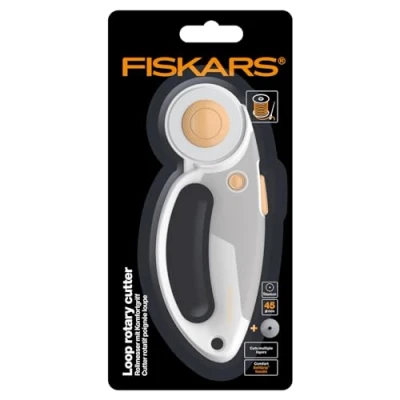 Imagen de Fiskars Cúter rotatorio de titanio, giratorio con mango bucle, Para diestros y zurdos, Diámetro la hoja: 45 mm, Naranja/Blanco/Gris, 1066047