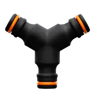 Imagen de Fiskars Conector de mangueras 3 salidas, Suministro agua fácil en 2 mangueras, Para todos los tipos y tamaños conectores rápidos manguera, Tamaño universal, 18 g, Negro/Naranja, 1027070
