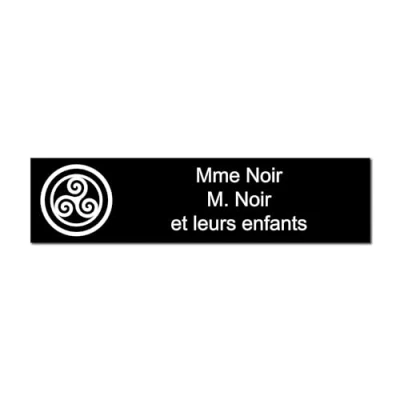 Imagen de Placa grabada para nombre y número buzón Triskel autoadhesivo, 10 x 2,5 cm, personalizada, 1 a 3 líneas, color negro