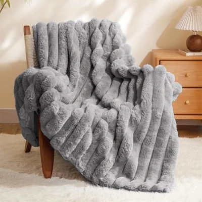 Imagen de LINGKY Manta Sofa de Felpa Conejo Super Suave Cálida, Gruesa Franela 1000 g/m² Cama Esponjosa para Dormitorio Sofá Viajes Niños Camping Blanket (Gris a Rayas,160 x 200cm)