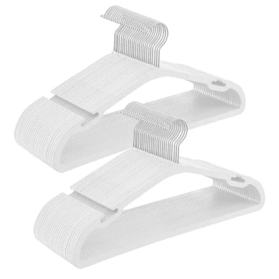 Imagen de SONGMICS Perchas, Juego de 50, Perchas Plástico, Carga Pesada, con Muescas Hombro, Ahorra Espacio, Barra para Pantalones, Gancho Giratorio, 41,6 x 21,4 cm, Armario, Blanco Nube CRP060W01