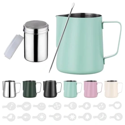 Imagen de Zuquik jarra de leche acero inoxidable, 600 ml, con medición Mark 20 oz, espuma dispensador cacao, 16 plantillas y bolígrafo para capuchino espresso, verde menta