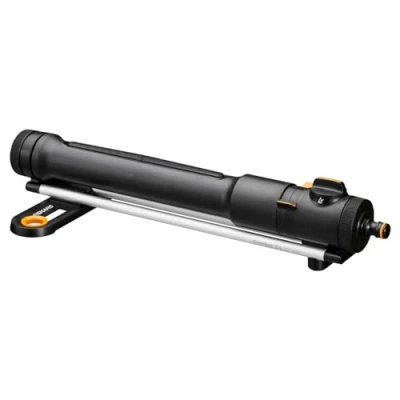 Imagen de Fiskars Comfort aspersor oscilante S L, incluye filtro desmontable y herramienta para limpieza de boquillas, áreas 300 500 m², Negro/naranja, 1070833