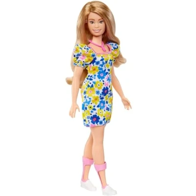 Imagen de Barbie Fashionista Vestido Flores Muñeca síndrome de Down con Conjunto Moda y Accesorios, Juguete +3 años (Mattel HJT05)