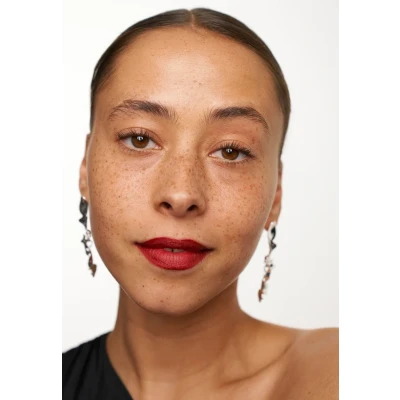 Imagen de BareMinerals Mineralist Lasting Matte Liquid Barra de labios Passionate 4 ml