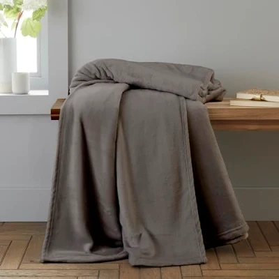 Imagen de Catherine Lansfield Raschel Velvet Touch Manta (130 x 170 cm), color gris