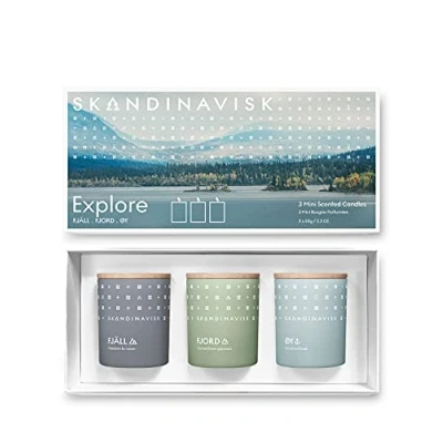 Imagen de Skandinavisk EXPLORE Set de regalo con 3 minivelas perfumadas FJÄLL &#039;Highland&#039;, FJORD y ØY &#039;isla&#039;. Fórmula vegana, x 65 g.