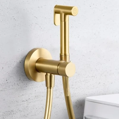Imagen de IMEX Grifo Bidet Empotrado para WC Ducha Agua Fria y Caliente Higiénica Inodoro Rociador Griferia Sustituto de Serie Line Color Oro Cepillado