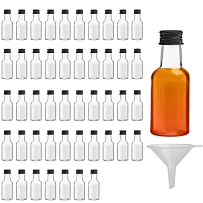 Imagen de BELLE VOUS Botellas de Licor Miniatura (Pack 48) Botella Reutilizable Plástico 25 ml Vacías Tapa Negra Rosca y Embudo Verter Llenar Fácilmente Mini Licor, Bodas Fiestas