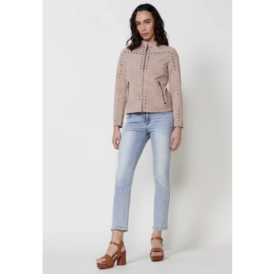 Imagen de Cazadora de cuello redondo efecto piel y cierre delantero con cremallera para mujer color beige