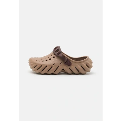 Imagen de Crocs ECHO Unisex Sandalias planas, Talla: 42 43, Latte Zapatos