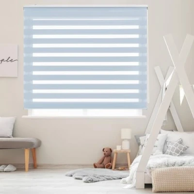 Imagen de Blindecor Lira estor enrollable noche y día, color Celeste, de 120 x 250 cm (ancho alto). Tamaño la tela 117 245 cm. Estores dia elegantes