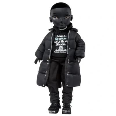 Imagen de RAINBOW High Shadow REXX Mcqueen Muñeca de Moda Color Negro con Atuendo y 10+ Accesorios Juego Coloridos para Niños Coleccionistas Desde los 12 Años