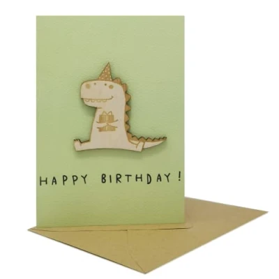 Imagen de Woodland Mail Bonita tarjeta de cumpleaños dinosaurio para niños o niñas con madera en la parte delantera