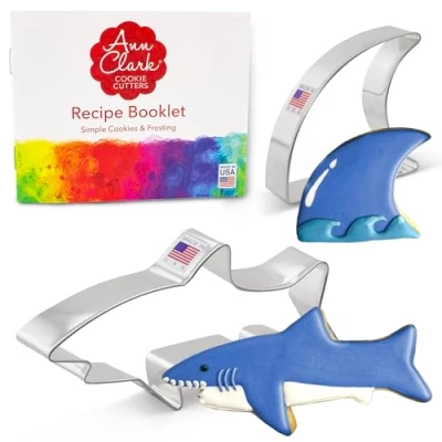 Imagen de Ann Clark Cookie Cutters Juego de 2 cortadores galletas tiburón con libro recetas, y aleta Acero fabricado en EE. UU.