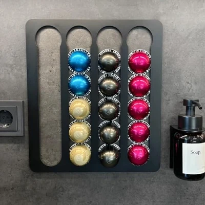 Imagen de molemo soporte para Cápsulas Nespresso Vertuo de almacenamiento autoadhesivo, Montaje en Pared Sin Perforación Dispensador Organizador Camping (Negro)